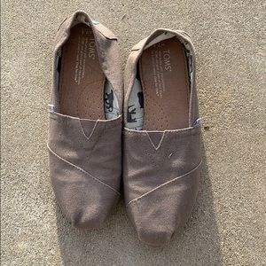 Toms gray